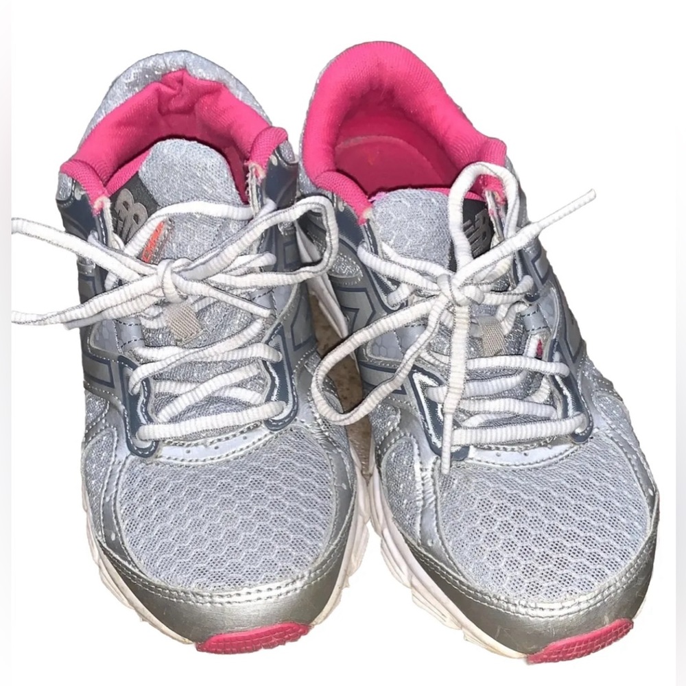 New Balance Women’s Sz 6 Ultra Soft Foam Tech Ride Sneakers Grey W560LG6